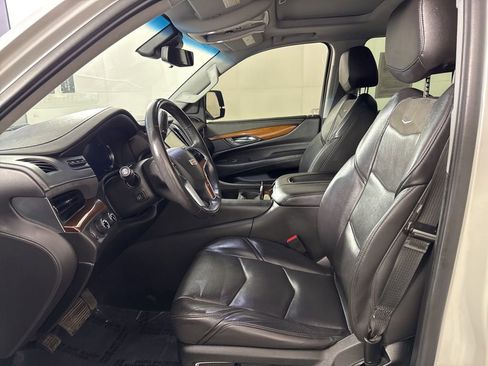 Used 2020 Cadillac Escalade Luxury w/ LPO, Radiant Package image 14