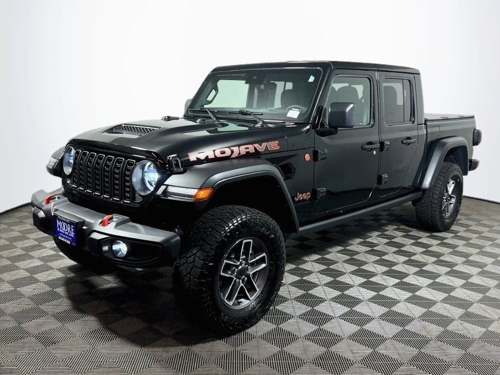 Used 2025 Jeep Gladiator Mojave w/ Convenience Group AWD/4WD image 3