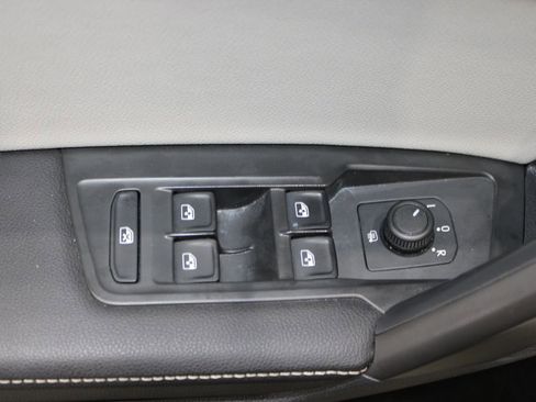 Used 2022 Volkswagen Tiguan S image 17