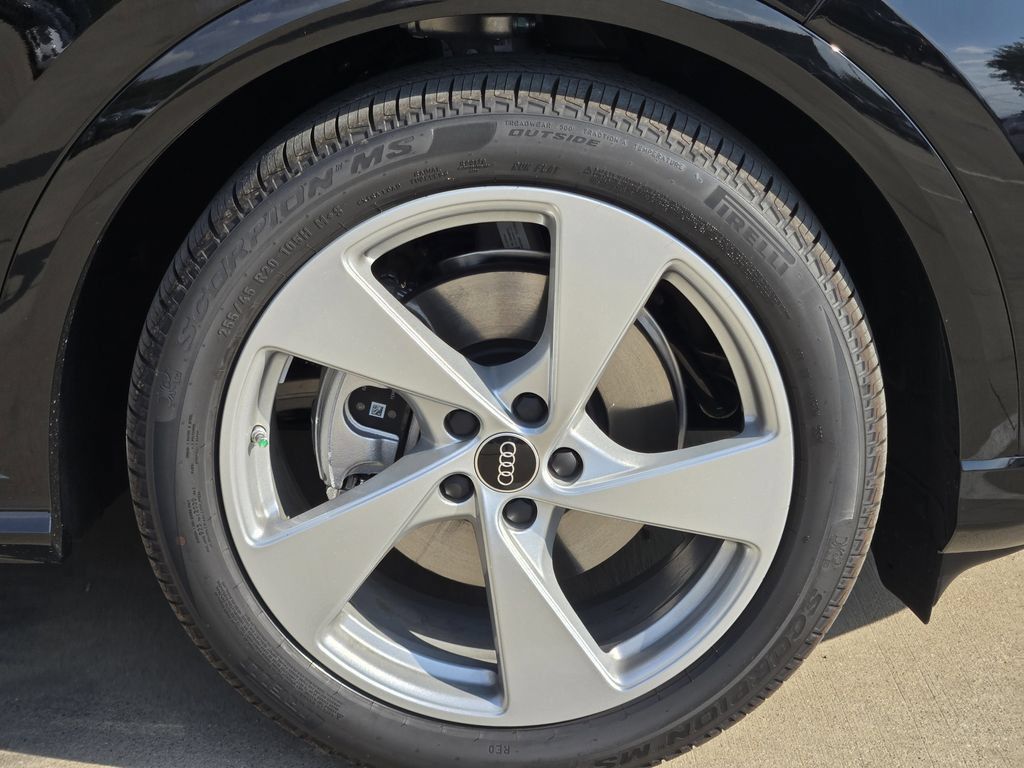 Certified 2025 Audi Q5 Prestige AWD/4WD image 16