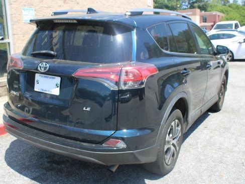Used 2018 Toyota RAV4 LE FWD image 3