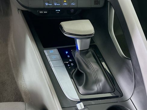 Used 2024 Hyundai Elantra SEL image 25