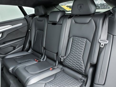 Used 2020 Lamborghini Urus image 25