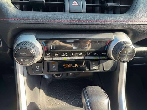 Used 2022 Toyota RAV4 SE image 30