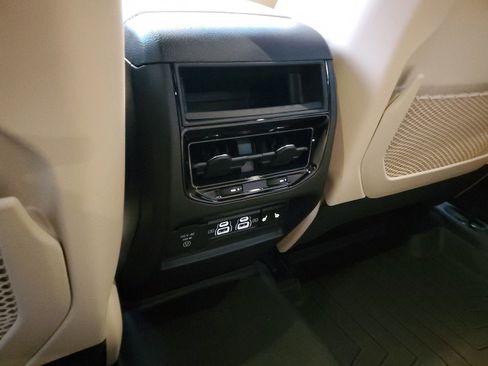 Used 2024 Jeep Grand Cherokee Limited w/ Luxury Tech Group II AWD/4WD image 12