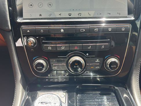 Used 2018 Jaguar XJ L Portfolio RWD image 15