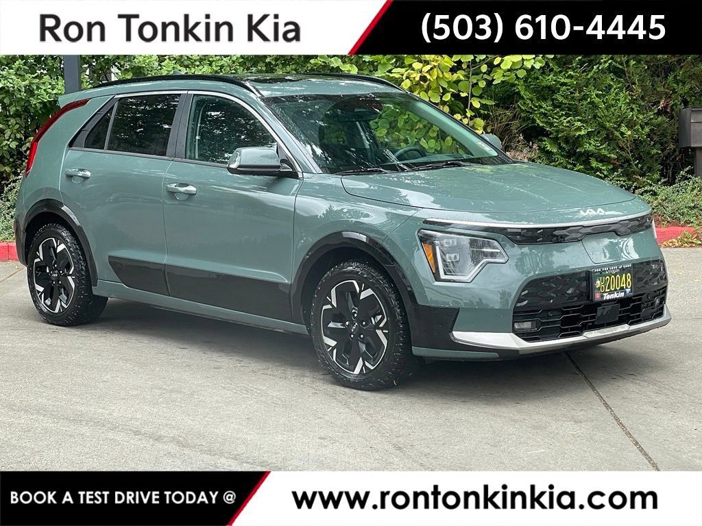 Used 2023 Kia Niro Wave w/ Wave Preserve Package FWD image 1