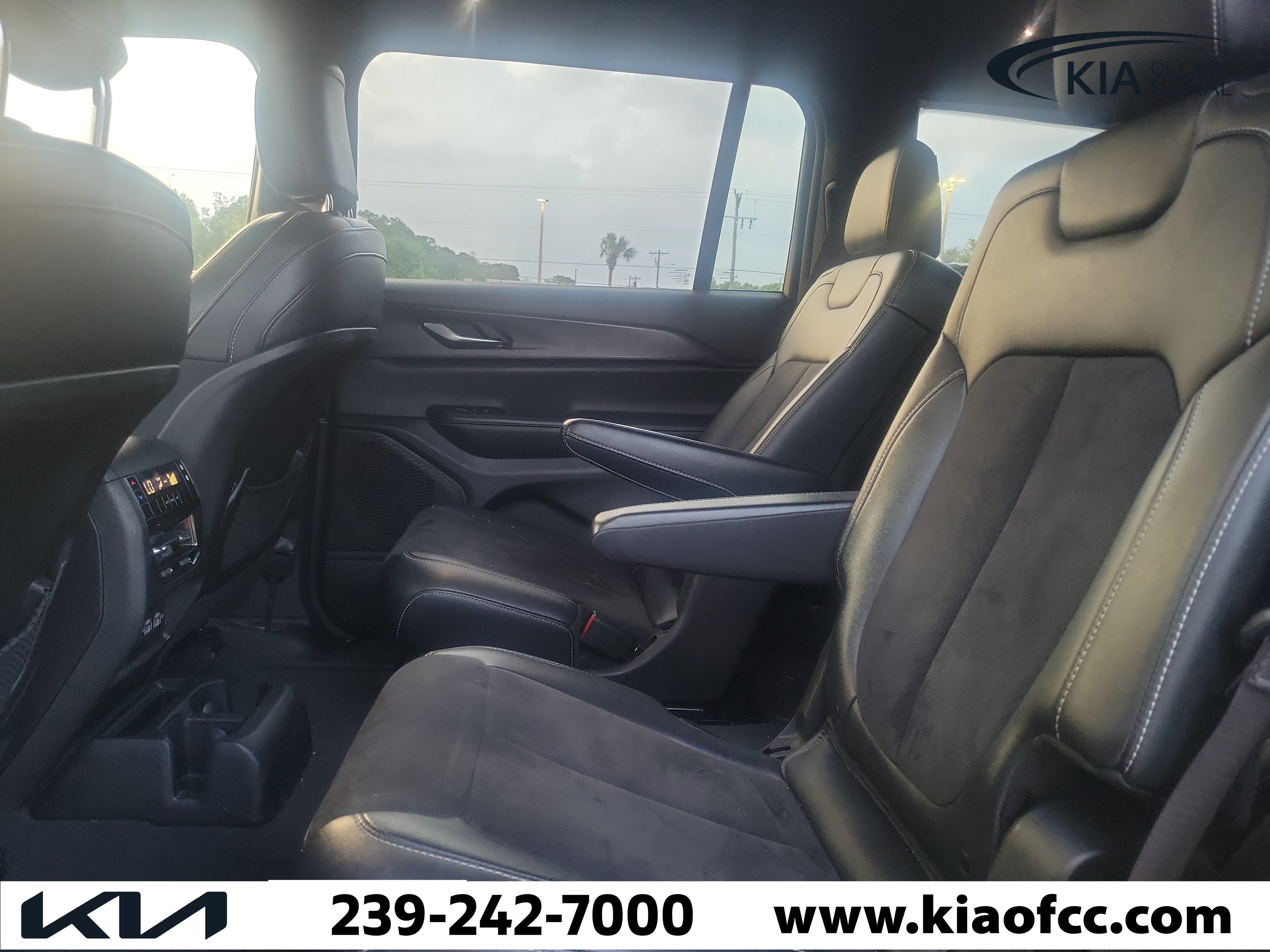 Used 2023 Jeep Grand Cherokee L Laredo AWD/4WD image 14
