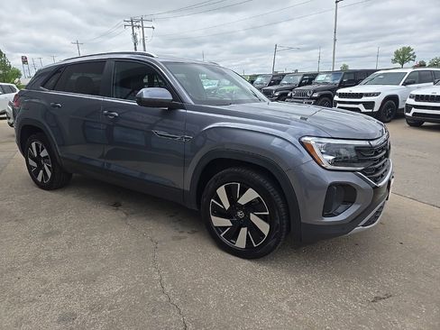 Used 2024 Volkswagen Atlas Cross Sport SE AWD/4WD image 13