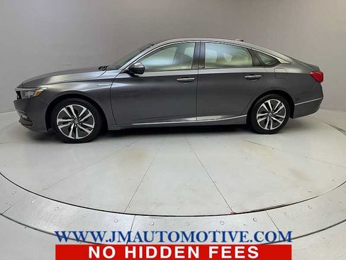 Used 2018 Honda Accord Touring image 2