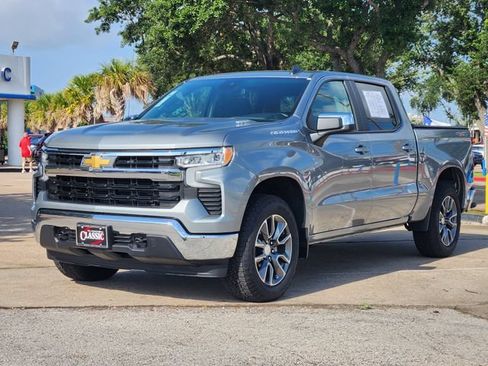 Used 2025 Chevrolet Silverado 1500 LT AWD/4WD image 3