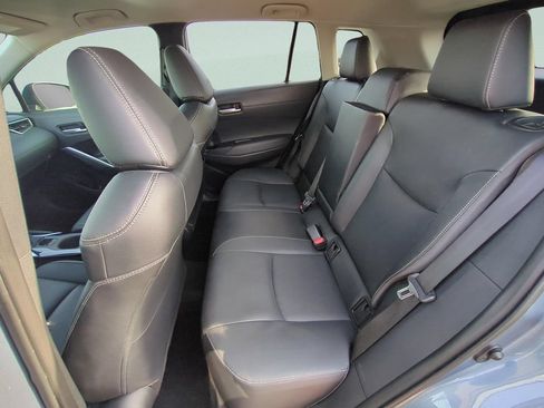 Used 2022 Toyota Corolla Cross XLE FWD image 11