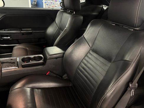 Used 2010 Dodge Challenger R/T RWD image 9
