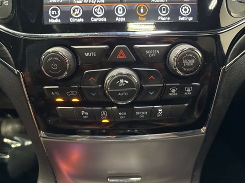 Used 2020 Jeep Grand Cherokee Limited AWD/4WD image 19