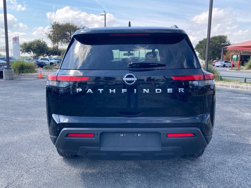 Used 2025 Nissan Pathfinder SV FWD image 6
