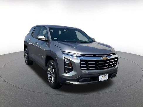 Used 2025 Chevrolet Equinox LT FWD image 3