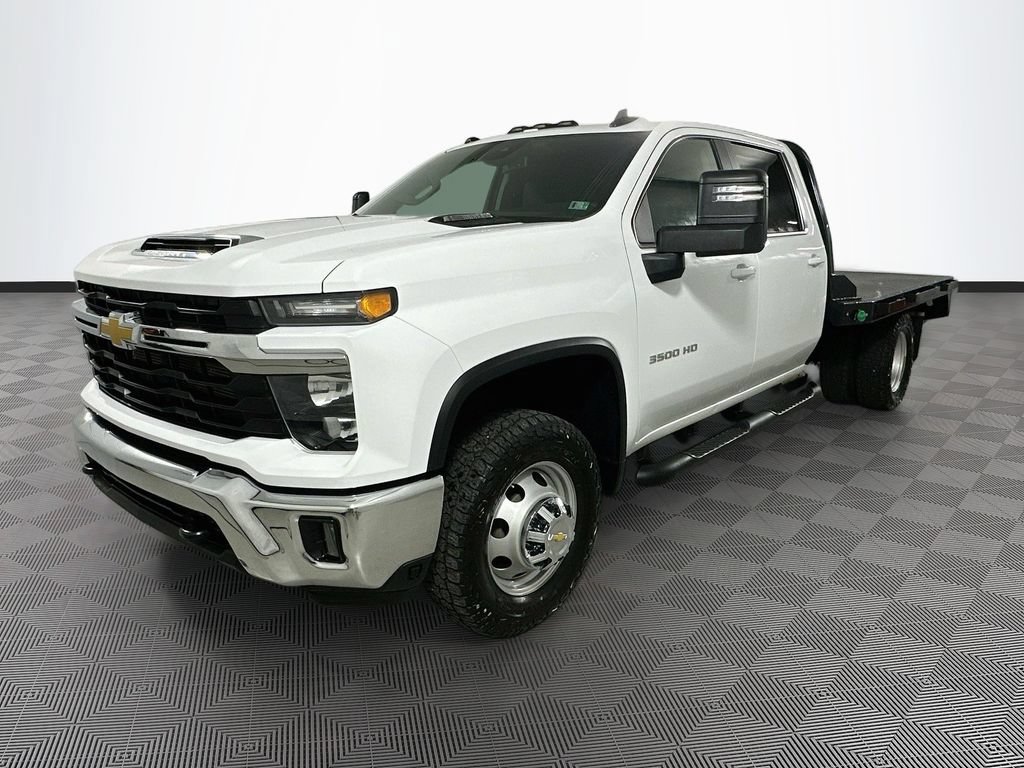 Used 2025 Chevrolet Silverado 3500 LT w/ Convenience Package AWD/4WD image 3