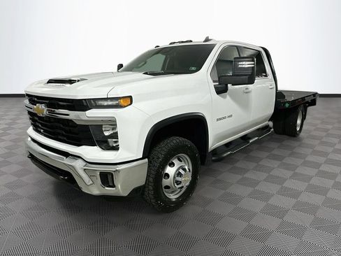 Used 2025 Chevrolet Silverado 3500 LT w/ Convenience Package AWD/4WD image 3