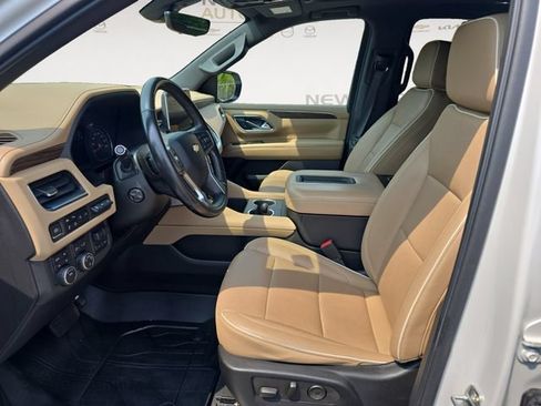Used 2021 Chevrolet Suburban Premier w/ Premium Package AWD/4WD image 9
