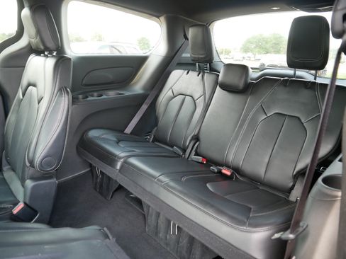Used 2025 Chrysler Pacifica Select FWD image 34