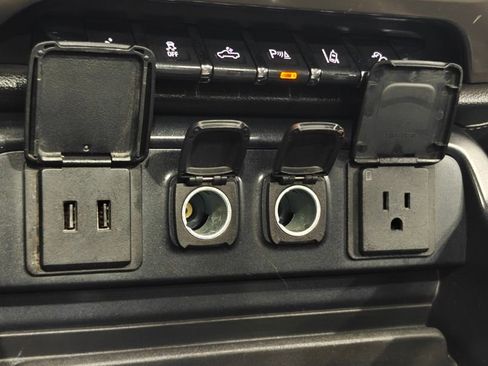 Used 2017 GMC Sierra 2500 Denali w/ Suspension Package, Off-Road AWD/4WD image 47