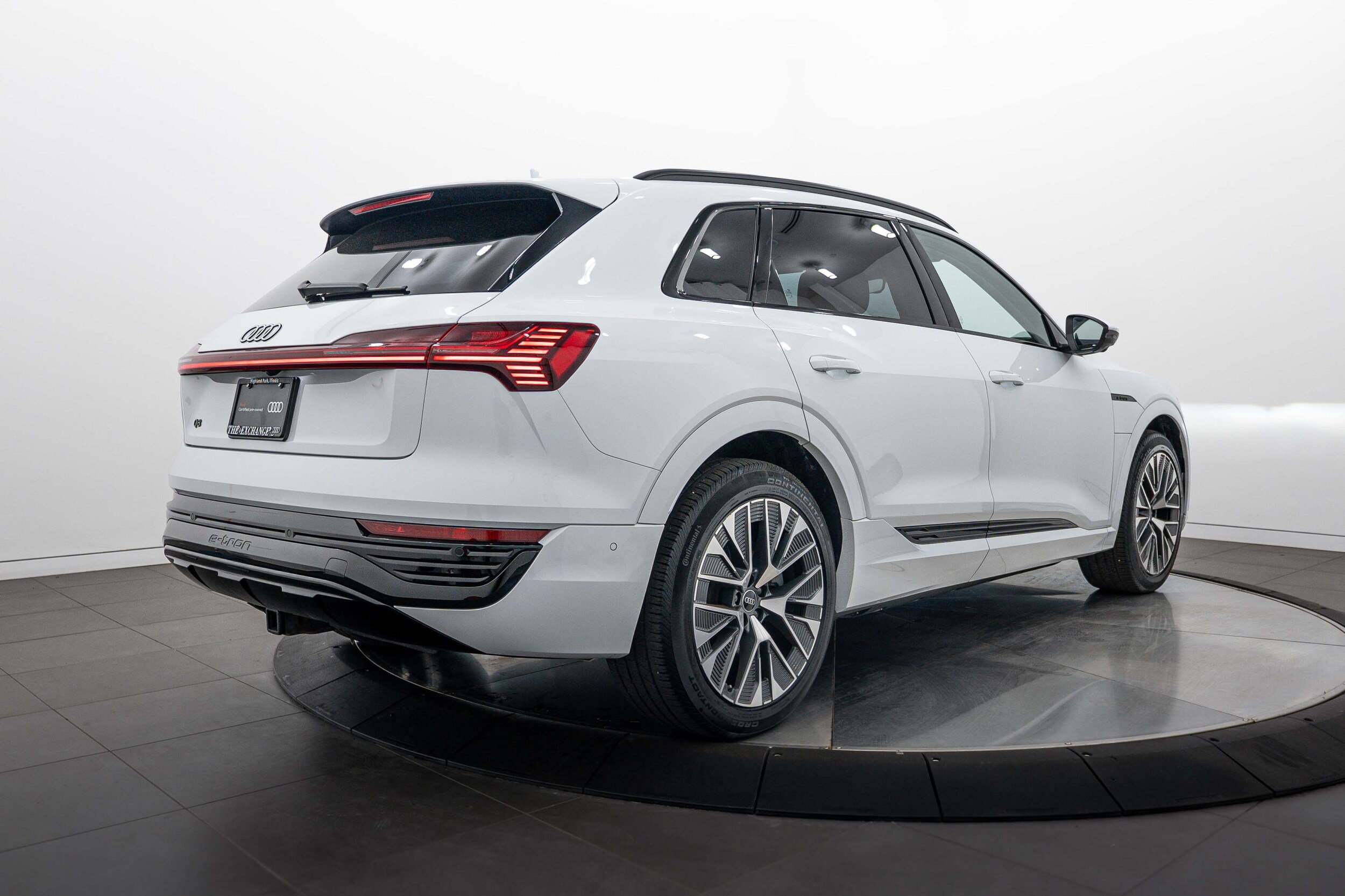 Used 2024 Audi Q8 e-tron Premium Plus AWD/4WD image 4