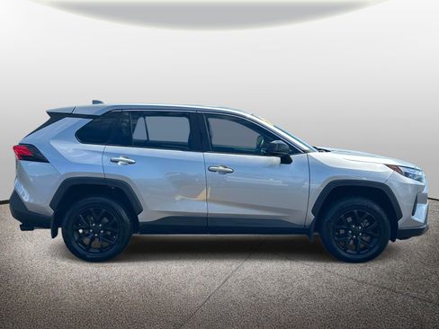 Used 2023 Toyota RAV4 LE FWD image 5