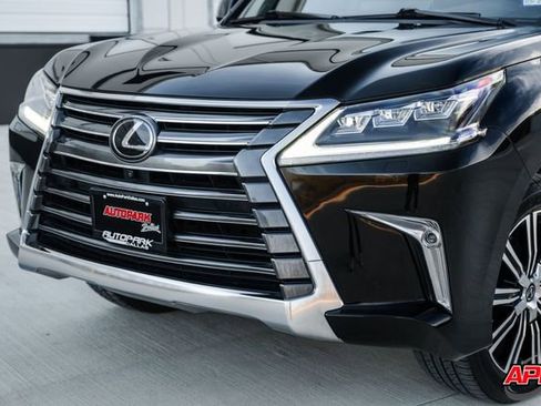 Used 2021 Lexus LX 570 4WD w/ Luxury Package image 21