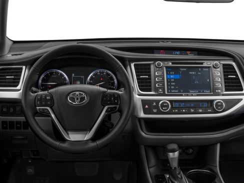 Used 2017 Toyota Highlander Limited Platinum AWD/4WD image 4