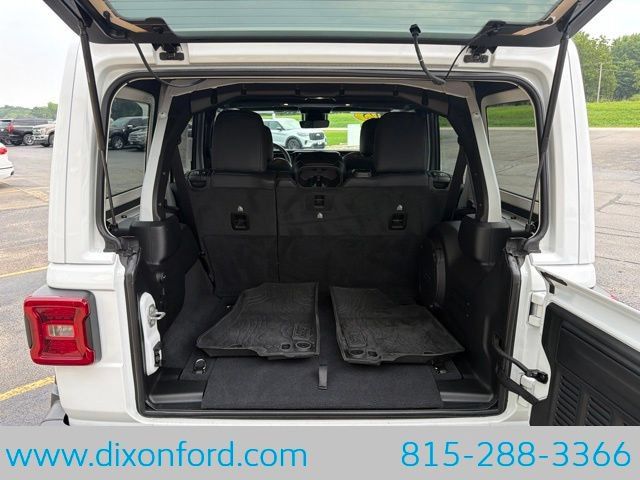 Used 2025 Jeep Wrangler Unlimited Sahara AWD/4WD image 26