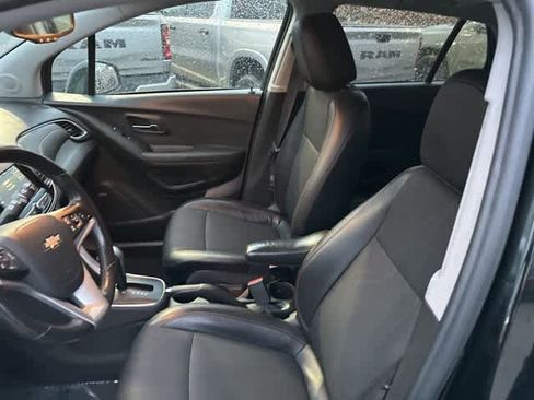 Used 2018 Chevrolet Trax LT w/ Sun & Sound Package image 5