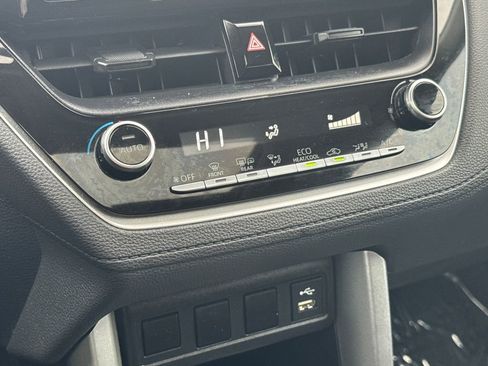 Used 2022 Toyota Corolla Cross LE image 24