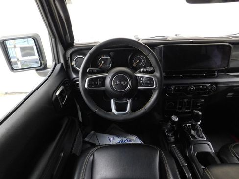 Used 2024 Jeep Wrangler Unlimited Sahara w/ Technology Group AWD/4WD image 33
