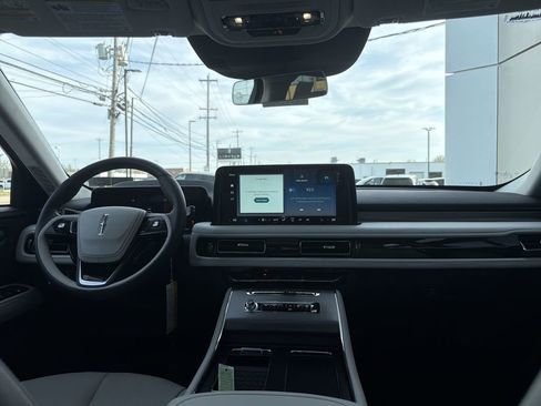 New 2026 Lincoln Aviator AWD image 10