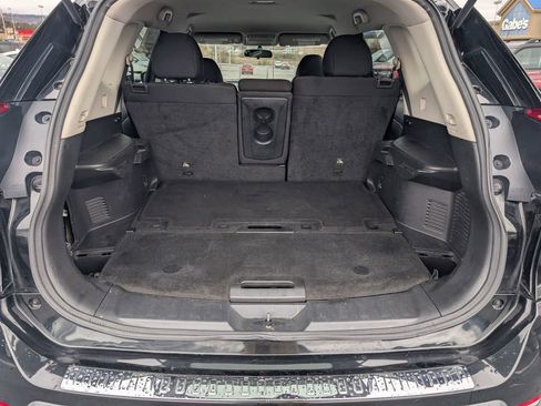 Used 2017 Nissan Rogue SV w/ Midnight Edition image 9