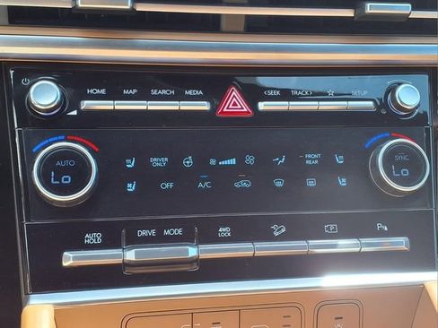 Used 2025 Hyundai Santa Fe Limited AWD/4WD image 18