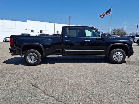 Used 2024 Chevrolet Silverado 3500 High Country w/ High Country Premium Package AWD/4WD image 10