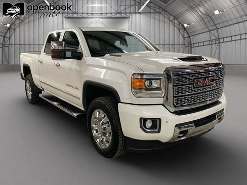 Used 2018 GMC Sierra 2500 Denali w/ Duramax Plus Package image 3