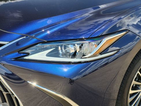 Used 2025 Lexus ES 350 w/ Premium Package FWD image 9