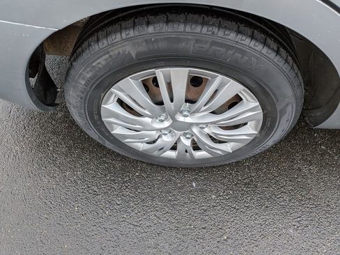 Used 2014 Nissan Versa SV image 9