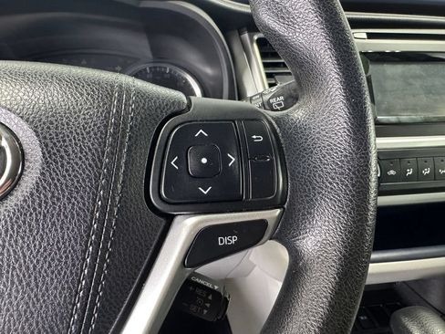 Used 2015 Toyota Highlander LE FWD image 16