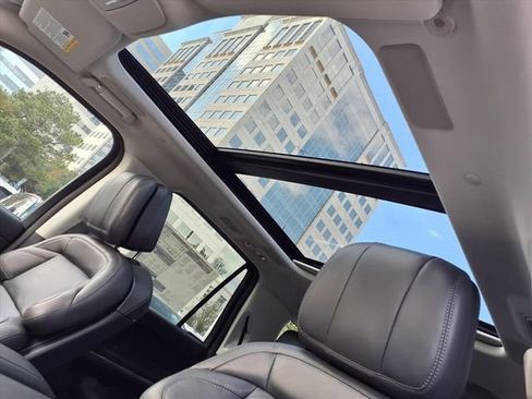 New 2025 Lincoln Navigator Reserve AWD/4WD image 9
