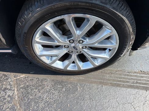 Used 2019 Ford Expedition Platinum RWD image 21
