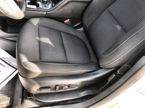 Used 2023 GMC Acadia SLE w/ Driver Convenience Package image 12