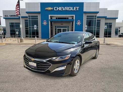 Used 2025 Chevrolet Malibu LS image 1