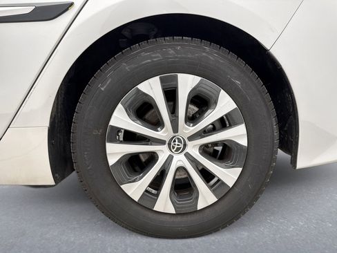 Used 2021 Toyota Prius Prime XLE w/ Carpet Mat Package (TMS) image 26