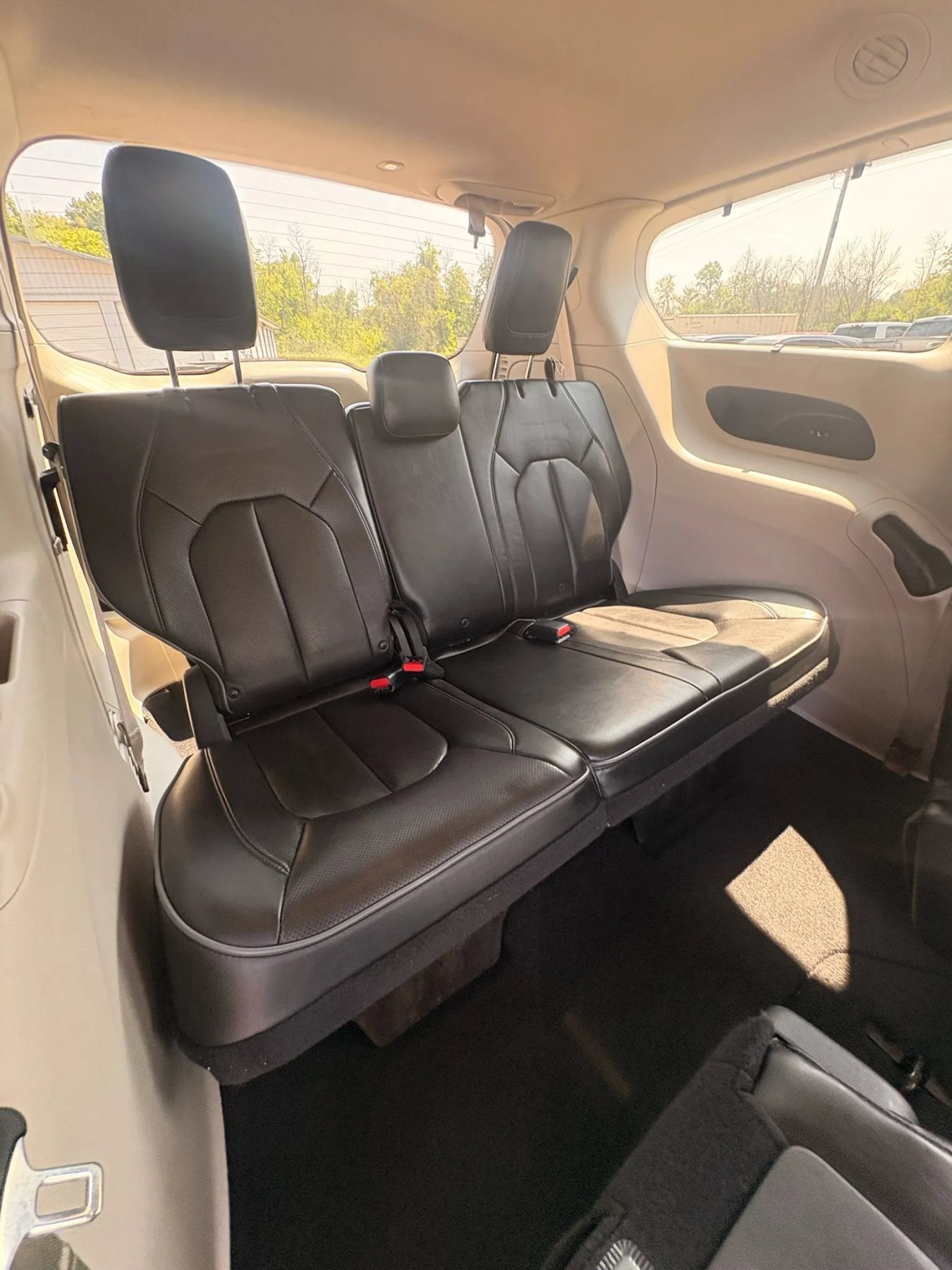 Used 2017 Chrysler Pacifica Limited w/ Advanced Safetytec Group FWD image 40