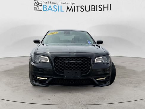 Used 2023 Chrysler 300 Touring L w/ Popular Equipment Group image 8