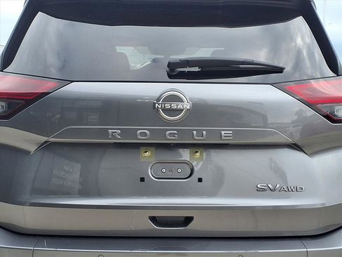 Used 2024 Nissan Rogue SV image 24