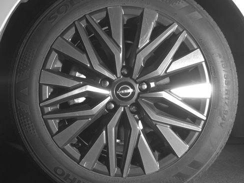 Used 2025 Nissan Altima 2.5 SV FWD image 12